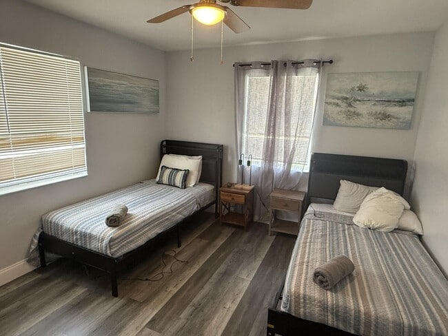 Building Photo - 131 E 27th St