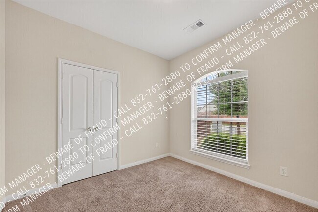 Building Photo - 2126 Redbud Dr