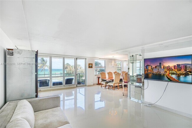 Building Photo - 1912 S Ocean Dr