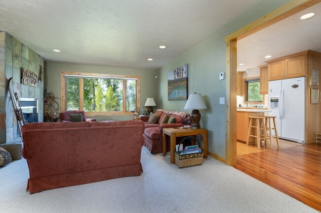 Building Photo - 8225 N Spring Gulch Rd