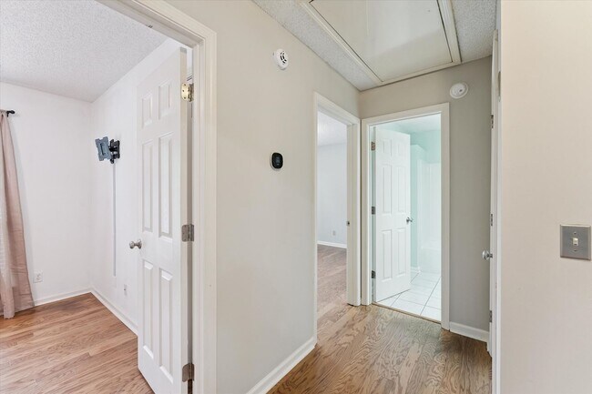 Building Photo - $500 RENT CREDIT | MOVE-IN READY! (Pet Friendly)