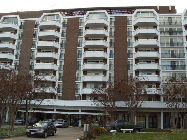 Building Photo - 700 7th St SW