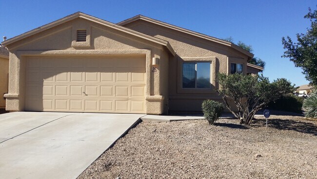 Building Photo - Rita Ranch Beauty ready for Move In Today! 4 bedroom 2 bath Home all Updated!