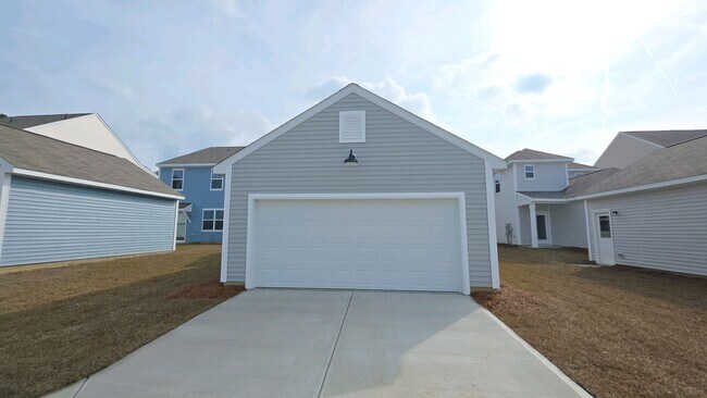 Building Photo - 192 Standing Oaks Dr