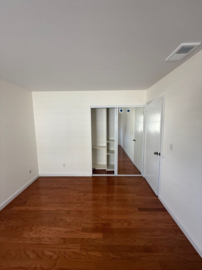 Building Photo - Alameda's most sought after gated communit...