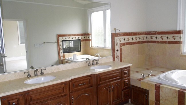 Building Photo - 1842 10th St