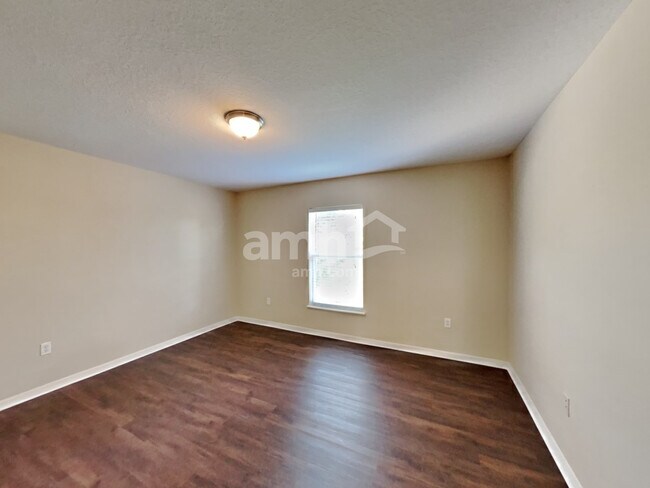 Building Photo - 17051 Lixberry Way