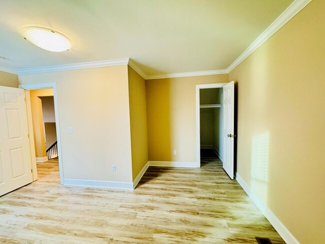 Building Photo - Luxury country rental 4x3 gated off black top!