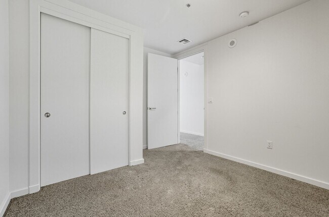 Building Photo - 6th Floor 2-Bedroom Condo with Stunning La...