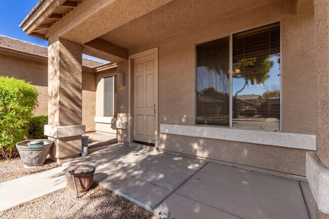 Building Photo - 4384 E Cherry Hills Dr