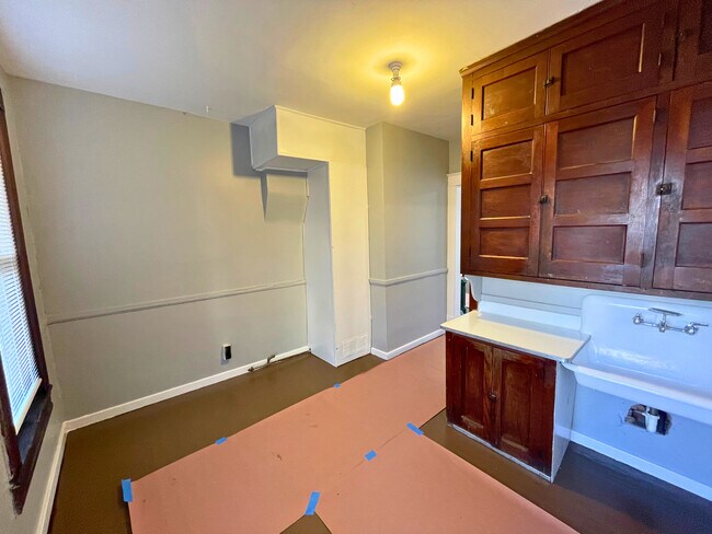 Building Photo - 416 N 7th St