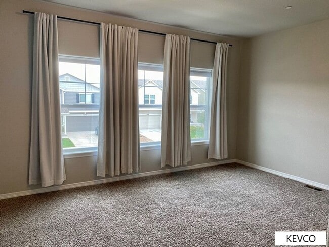Building Photo - Townhouse with a View of the Foothills
