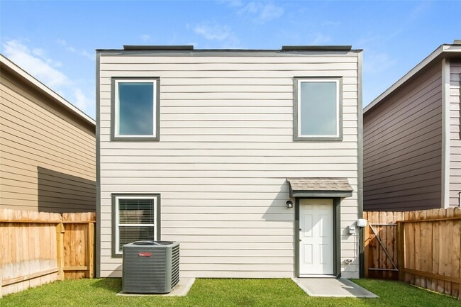 Building Photo - 15329 Estrella Rd E