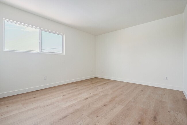 Building Photo - Calla Ave