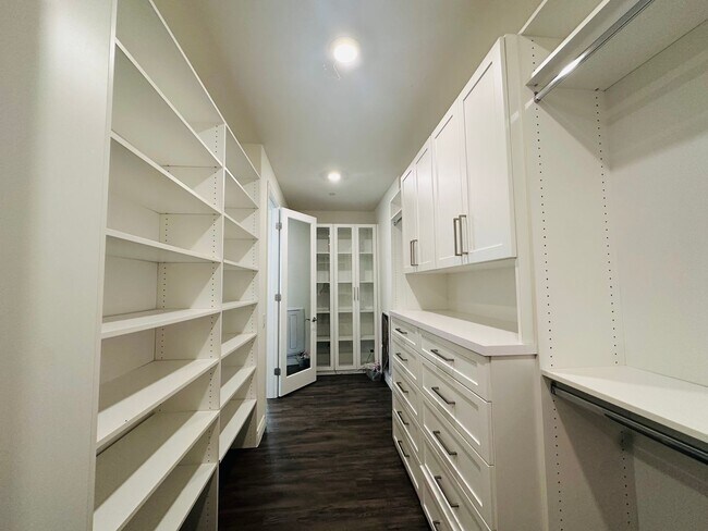 Building Photo - Luxury Estate in Exclusive Gated Community of Orchard Hills