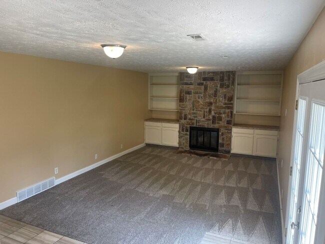 Building Photo - Bellevue Home For Rent!