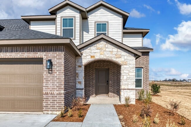 Building Photo - AVAILABLE NOW! CUL-DE-SAC TRIPLEX LOT LOCATED ON 1-ACRE IN MIDLOTHIAN, TX!