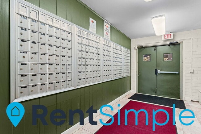 Building Photo - 6001 Arlington Blvd