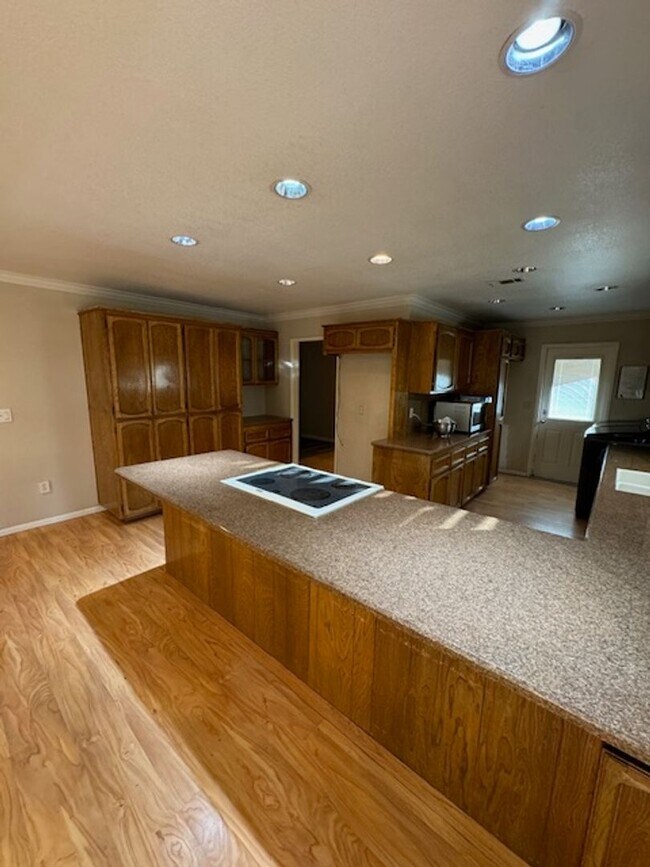 Building Photo - Beautiful Home in the Heart of Hemet