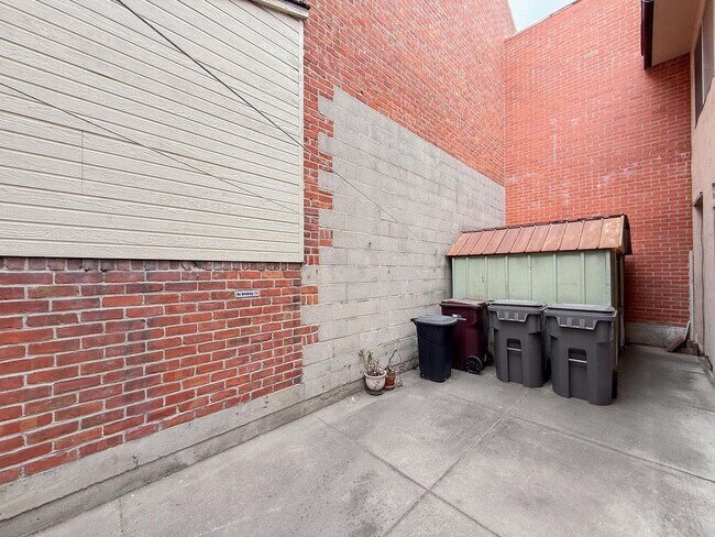 Building Photo - 725 Harrison St