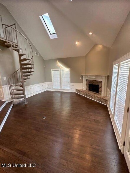 Building Photo - 2206 Pinehaven Dr