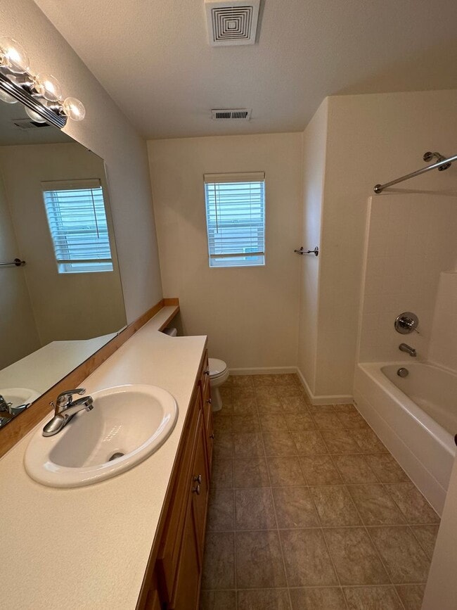 Building Photo - 1573 NW Challis Pl