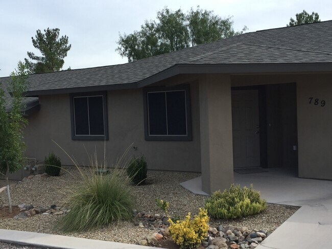 Building Photo - NO STAIRING! Single-Story Living!