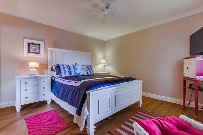 Building Photo - 233 S Helix Ave