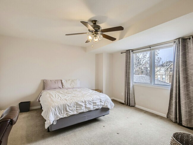 Building Photo - 4304 S Hampton Cir