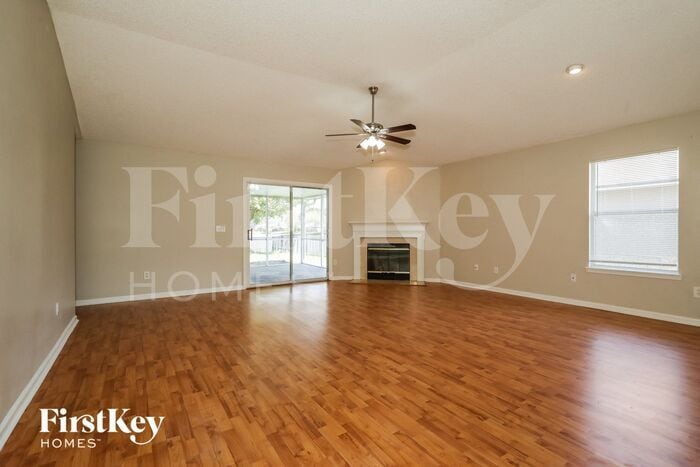 Building Photo - 321 Southlake Dr