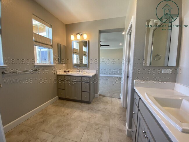 Building Photo - Three Bed Home in New Marina Development