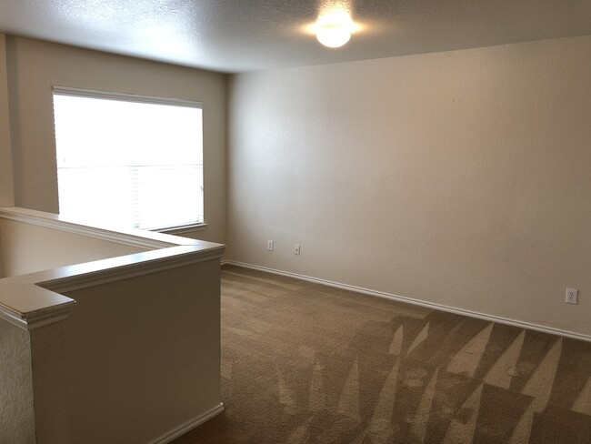 Building Photo - SPACIOUS 3 BEDROOM FEATURING 2 LIVING AREA...