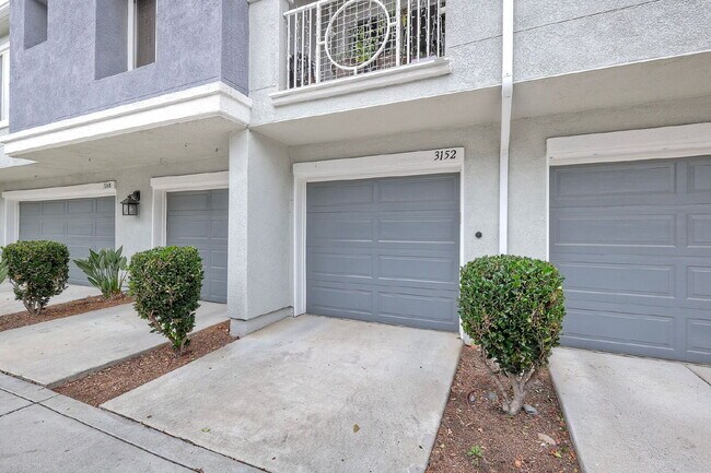 Building Photo - Spacious 2-Bed, 2.5-Bath Condo on Lighthou...