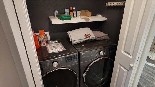 Building Photo - 5659 Sabbia Dr