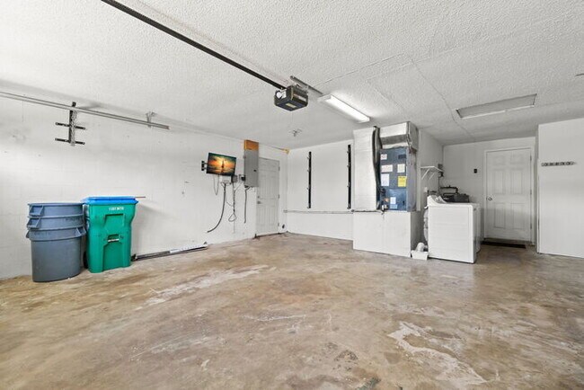 Building Photo - UPGRADED Home For Rent in Orangewood Highl...