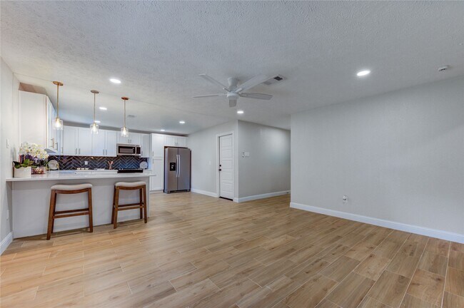 Building Photo - 3538 Truxton Dr