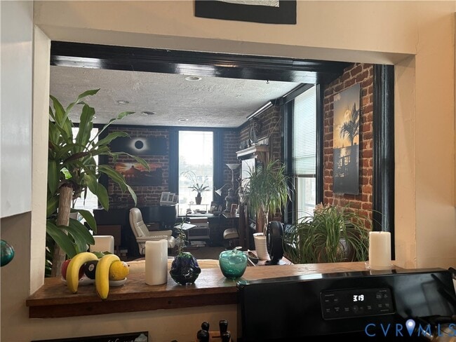 Building Photo - 2601 Hanover Ave