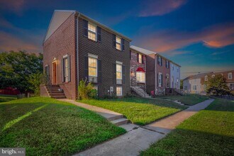 Building Photo - 907 Spry Harb