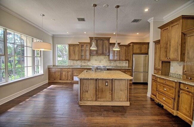 Building Photo - 5908 S Switzer Ave