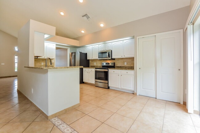 Building Photo - 3042 Stillwater Dr