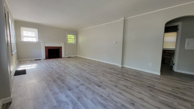 Building Photo - 1005 Wheatley Ave