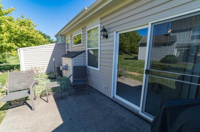 Building Photo - 4175 E Village Dr