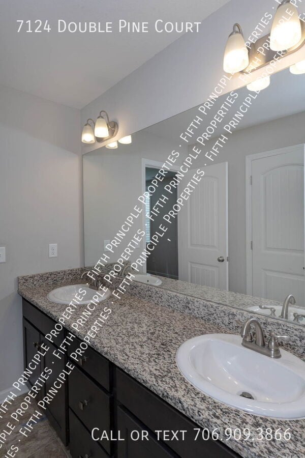 Building Photo - 7124 Double Pine Ct