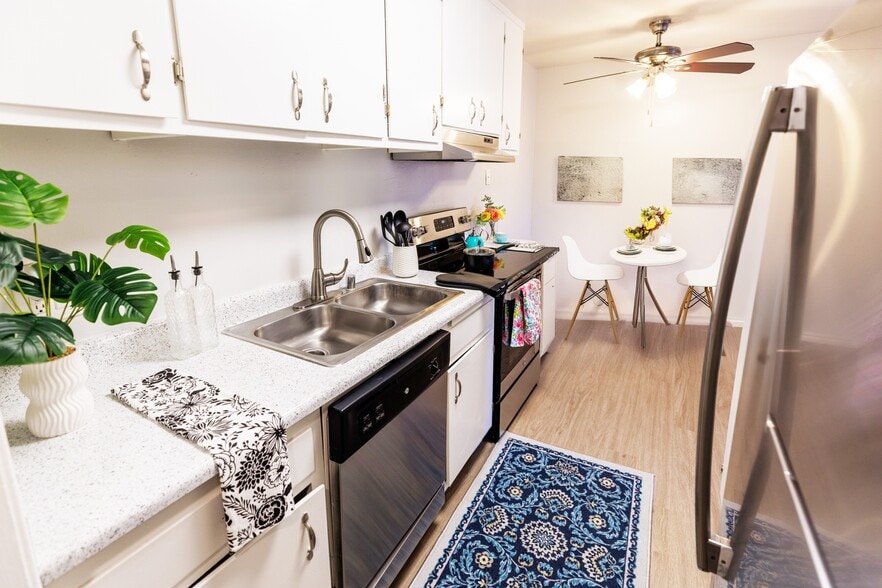 Primary Photo - Bancroft Towers Apartments