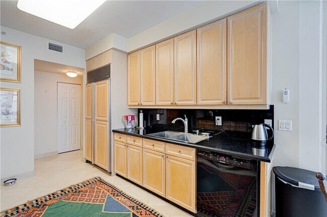 Building Photo - 3200 N Ocean Blvd