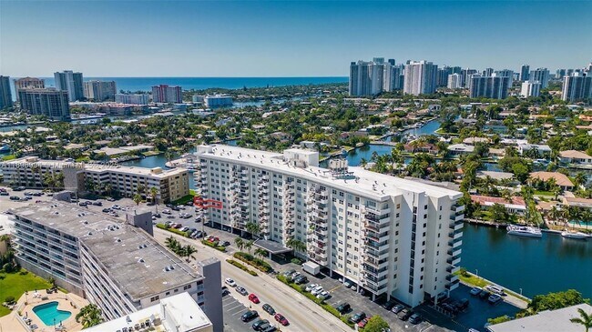 Building Photo - 401 Golden Isles Dr