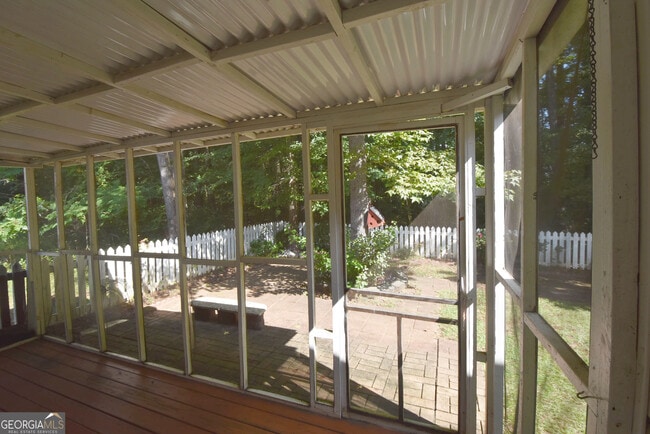 Building Photo - 571 N Fairfield Dr