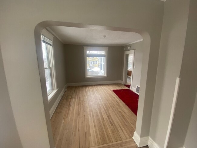 Building Photo - AVAILABLE August 3th - 2 + Bed 1 Bath Renovated Home on Corner Lot