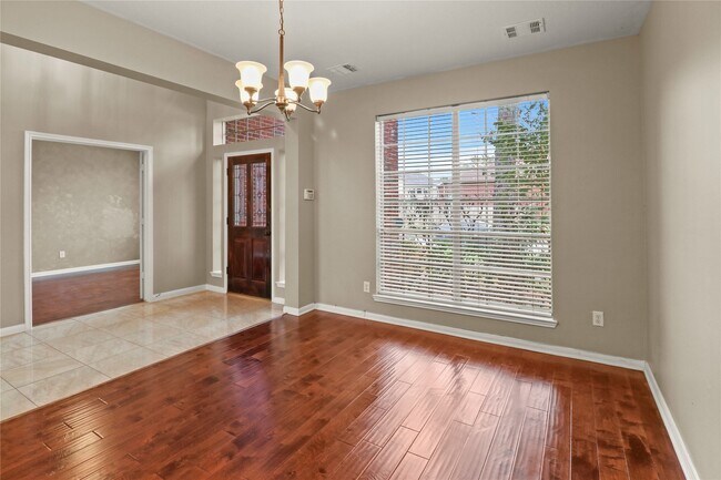 Building Photo - 10807 Oak Bayou Ln