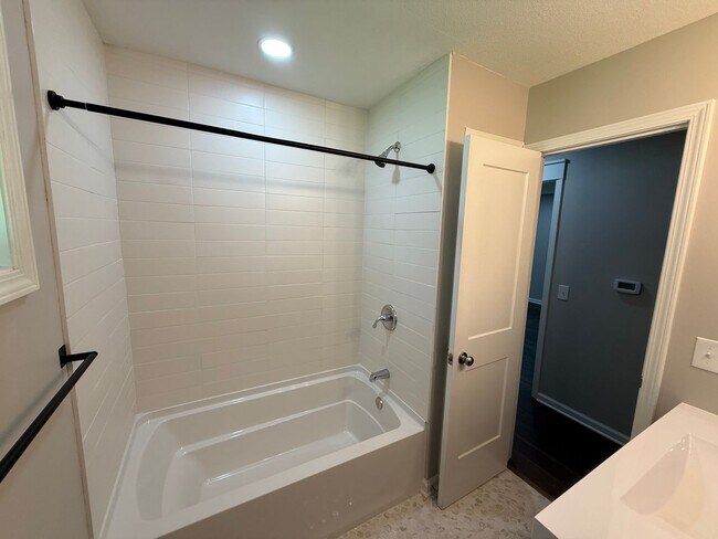 Building Photo - Westwood KS Renovated 3 Bed/2.5 Bath MainLevel Home with Attached Garage and Utilities w/Fee, Own...